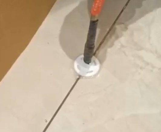田家庵瓷砖空鼓维修公司专业解答瓷砖在铺贴过程中，如果没有涂抹均匀到位的粘结材料（如水泥砂浆或瓷砖胶），可能会导致以下问题